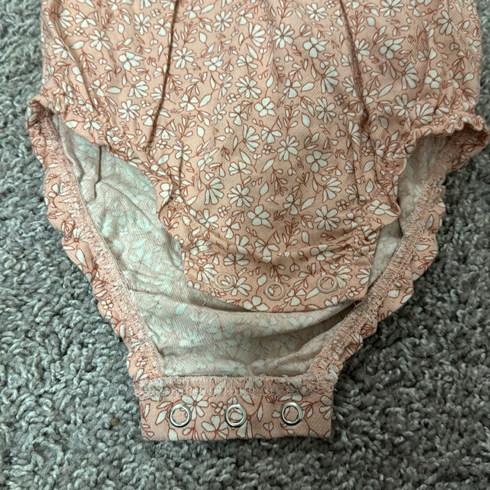 Carters onsie - Picture 2 of 4